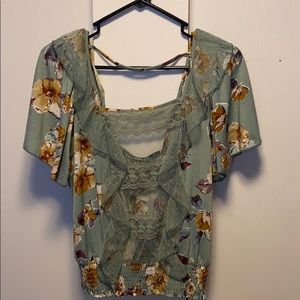 Floral print top w/lace trim